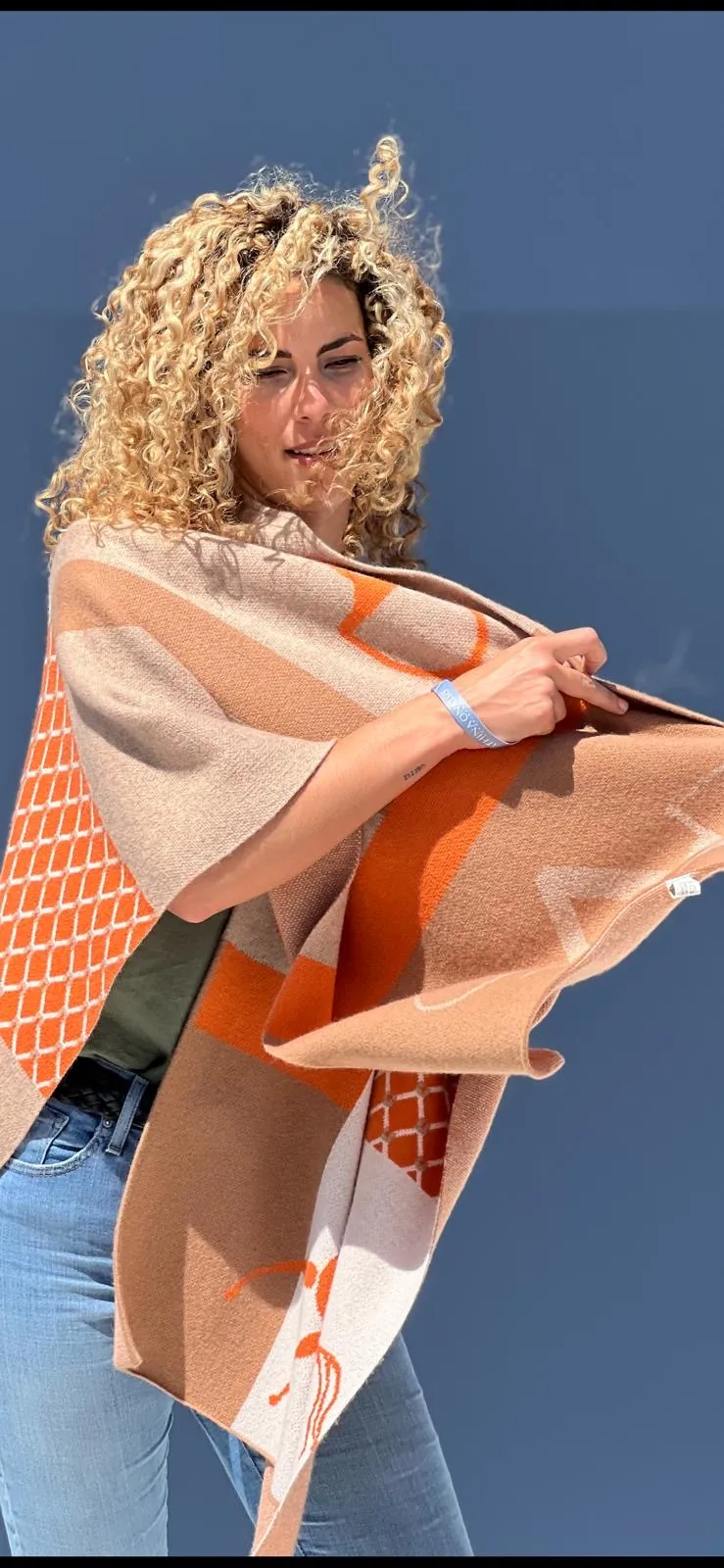 ADAMSBRO CASHMERE PONCHO ORANGE.