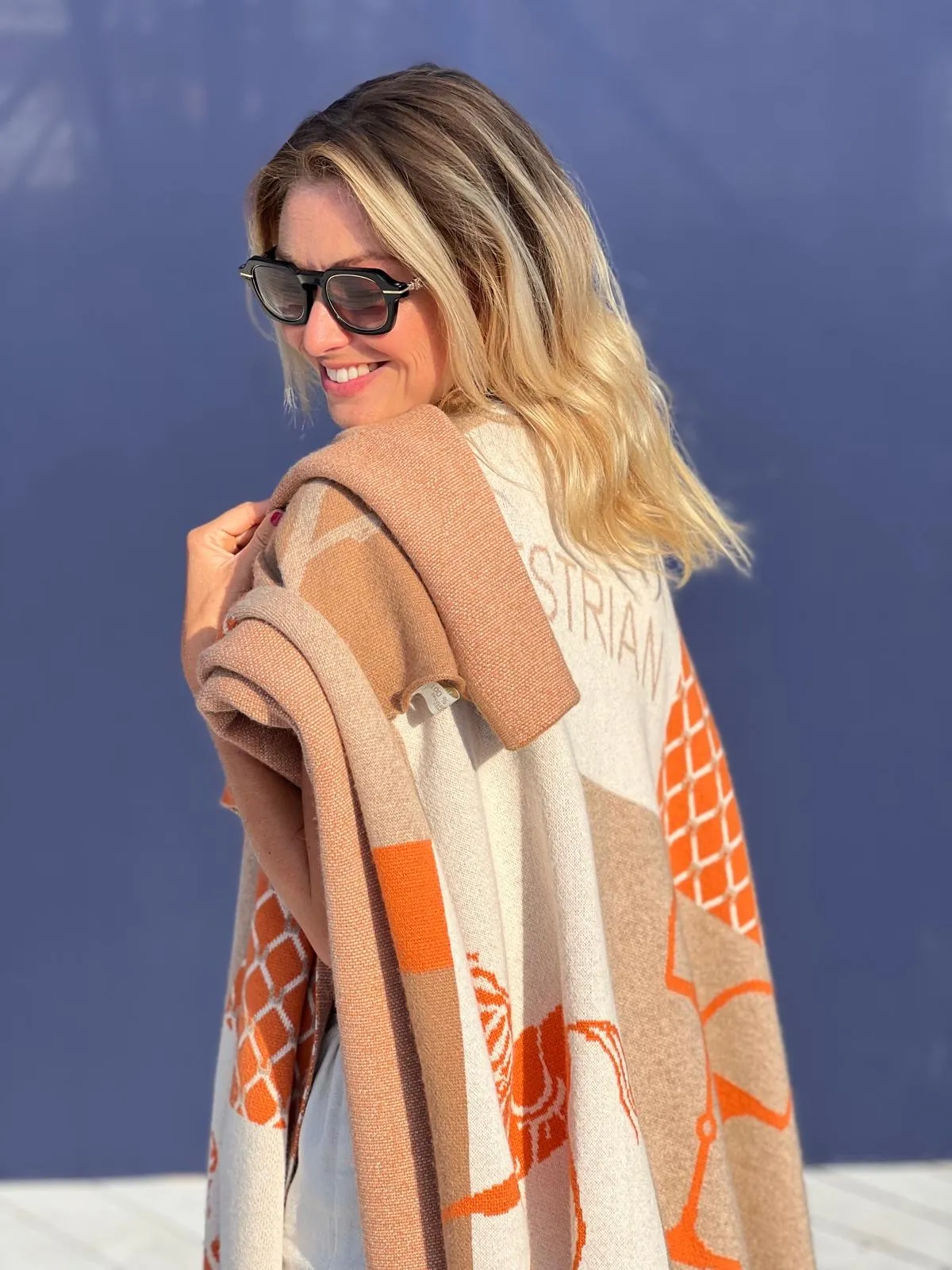 ADAMSBRO CASHMERE PONCHO ORANGE.