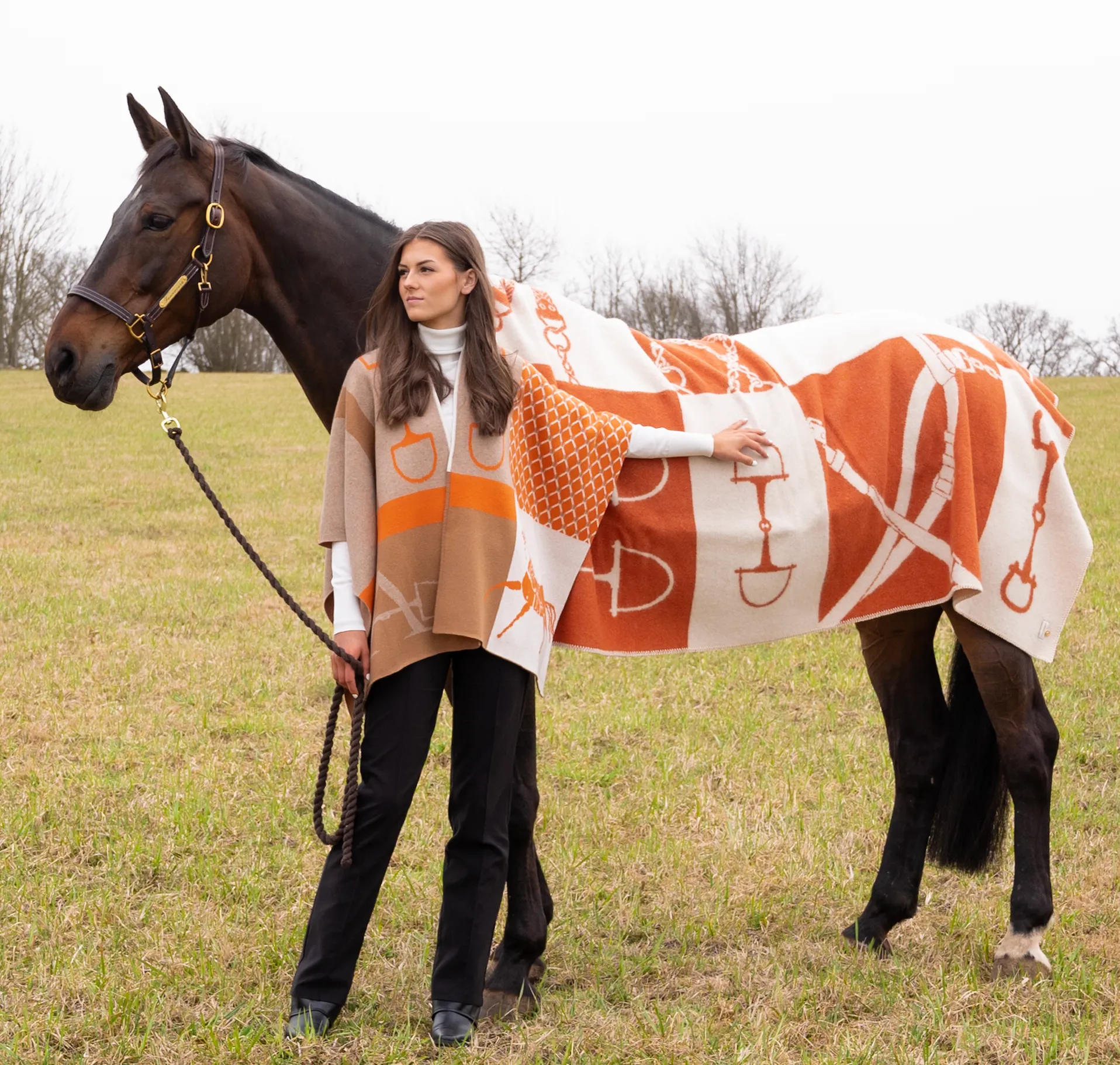 ADAMSBRO CASHMERE PONCHO ORANGE.