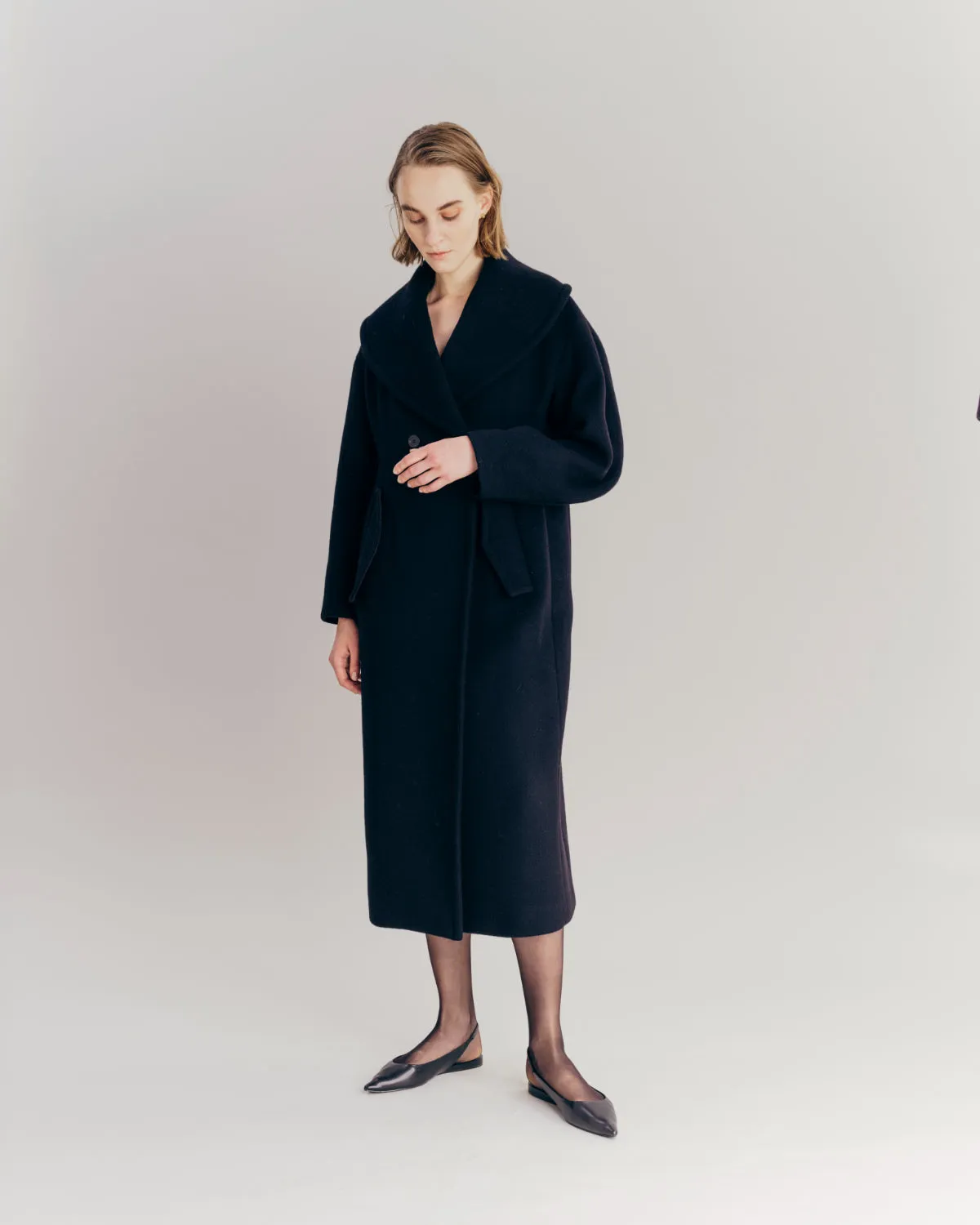 Cape collar Narrow line coat