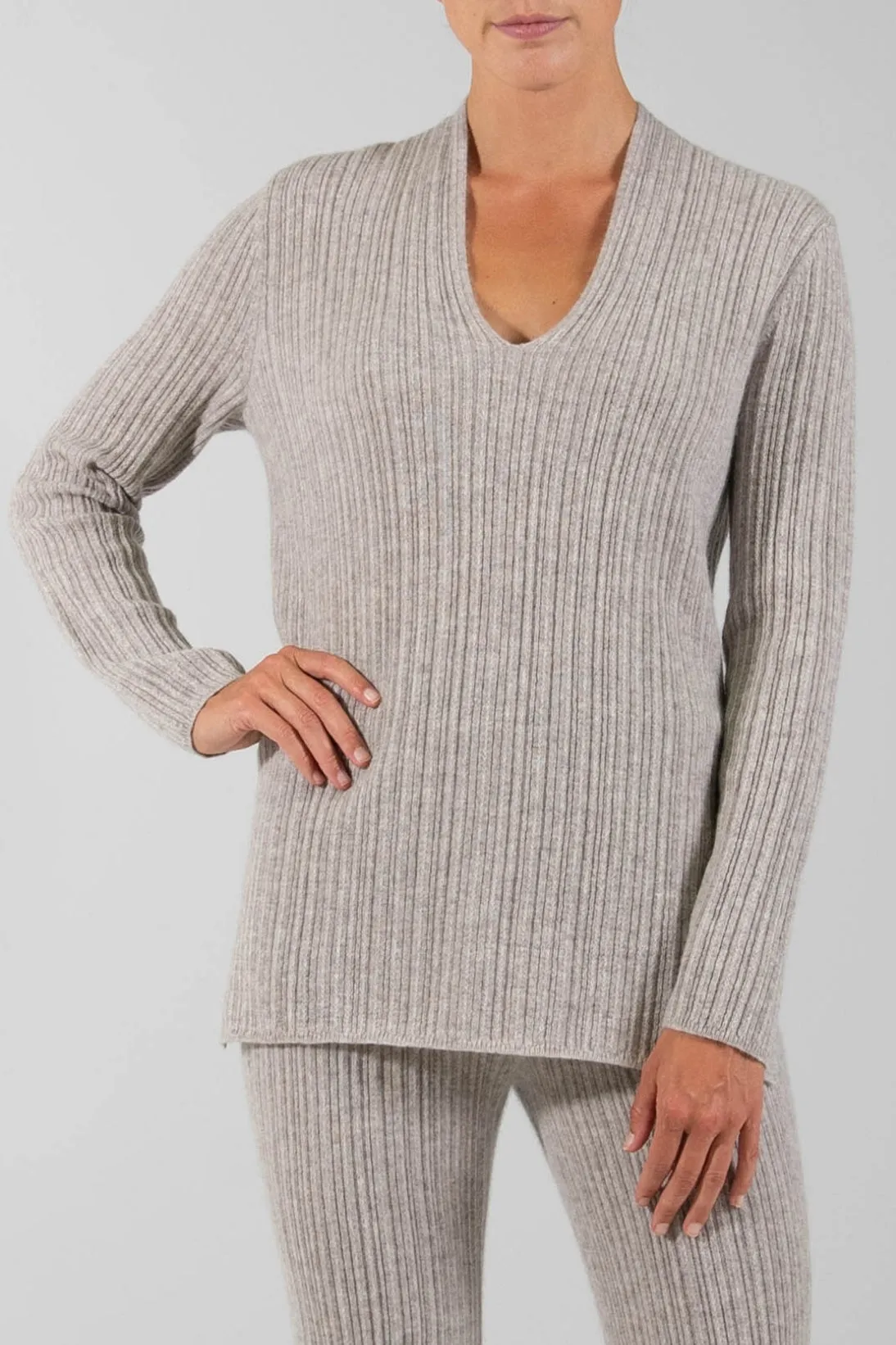 RECYCLED CASHMERE RIBBED V-NECK SWEATER