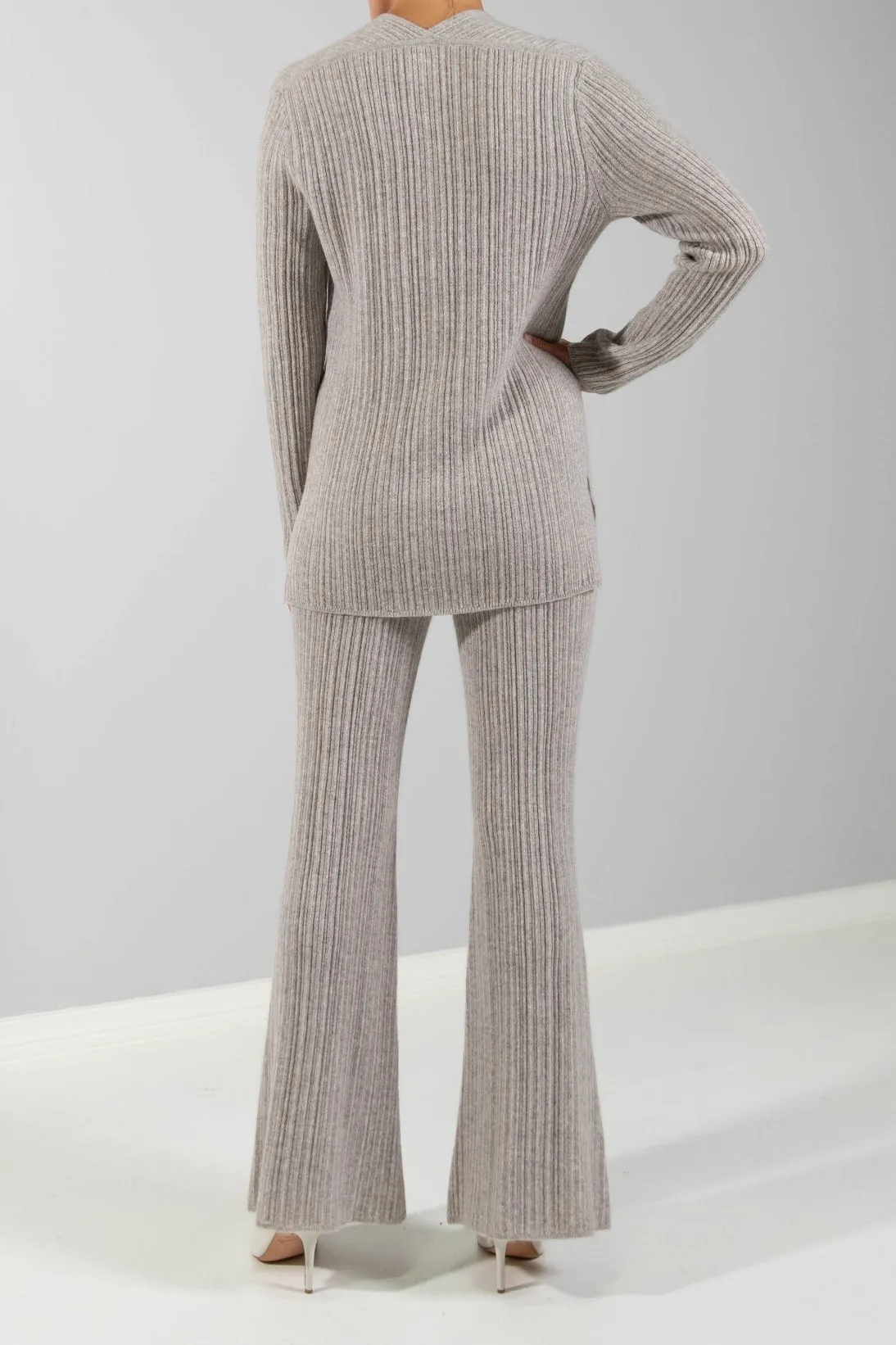 RECYCLED CASHMERE RIBBED V-NECK SWEATER