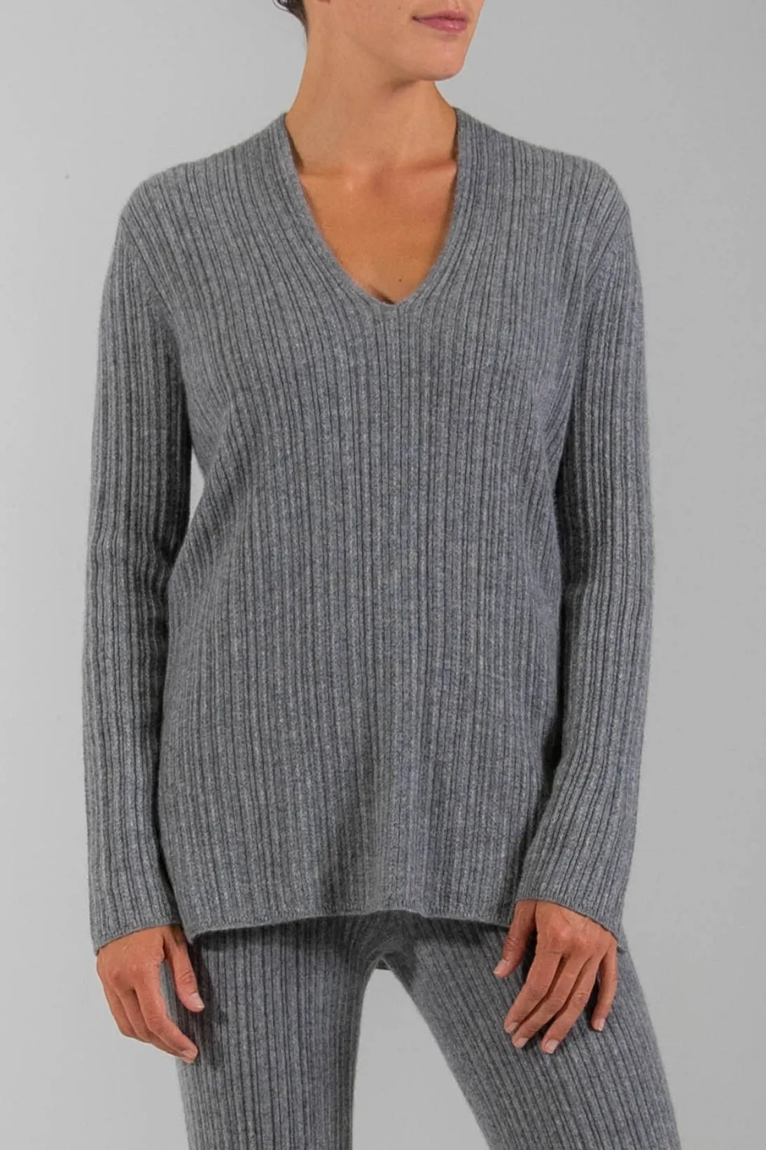 RECYCLED CASHMERE RIBBED V-NECK SWEATER