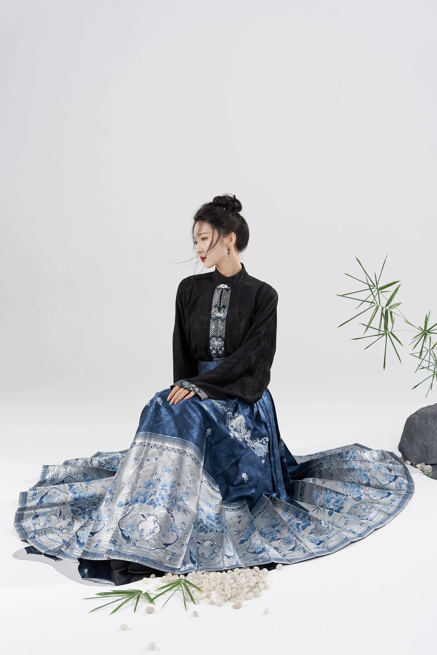 Yan Zhu 烟渚 Misty Riverbank Ming Dynasty Liling Duijin Standing Collar Top