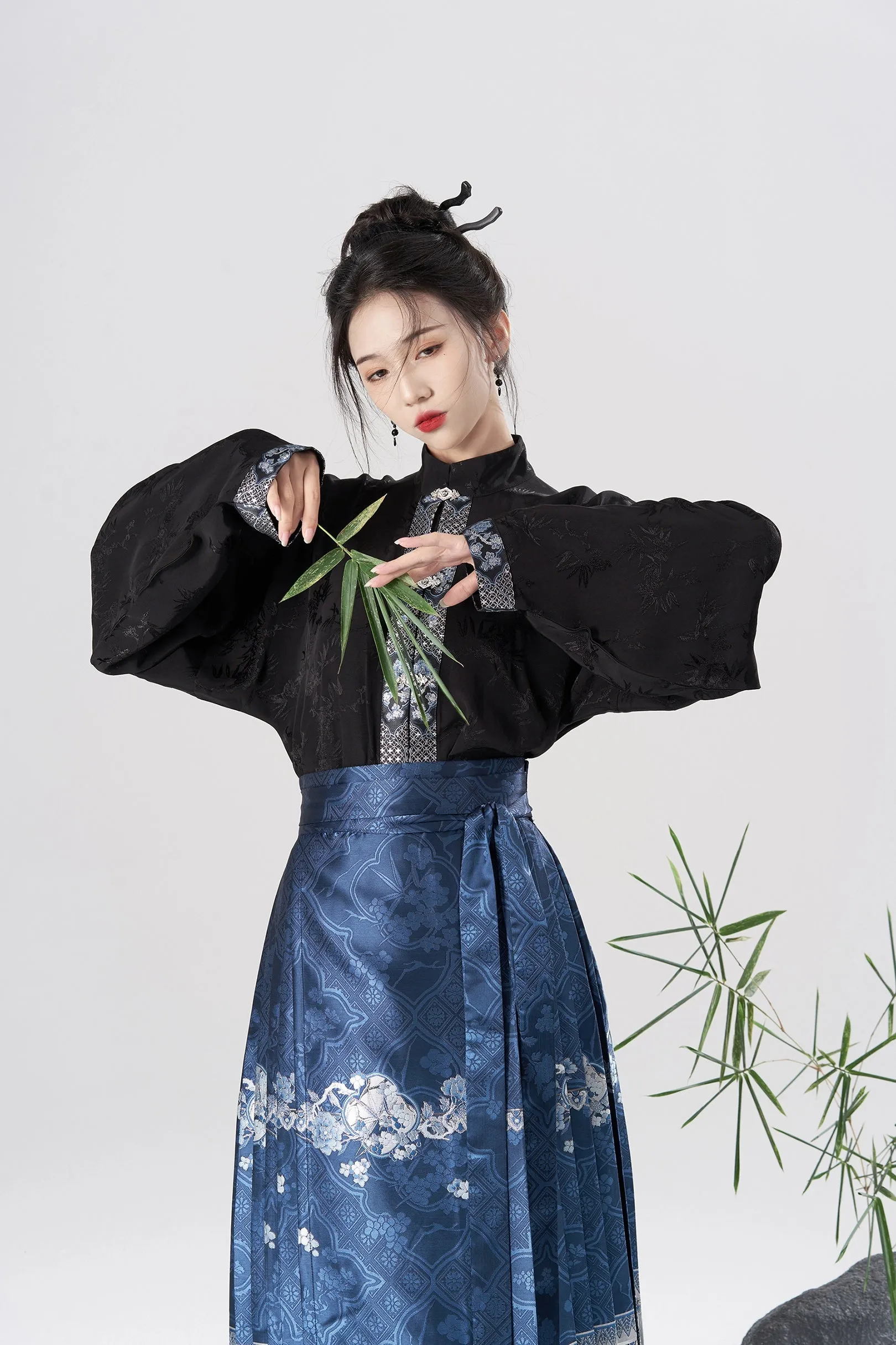 Yan Zhu 烟渚 Misty Riverbank Ming Dynasty Liling Duijin Standing Collar Top