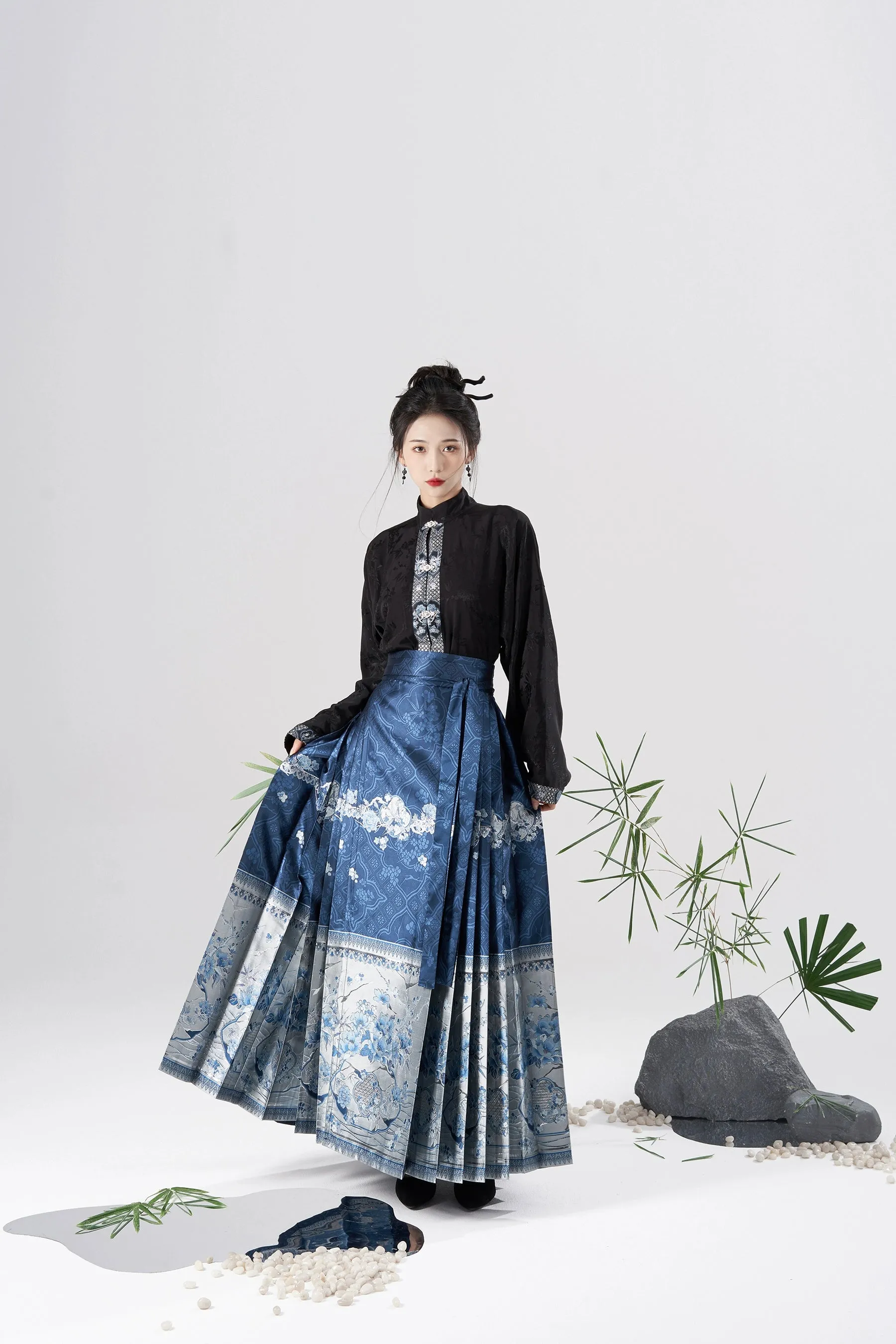 Yan Zhu 烟渚 Misty Riverbank Ming Dynasty Liling Duijin Standing Collar Top